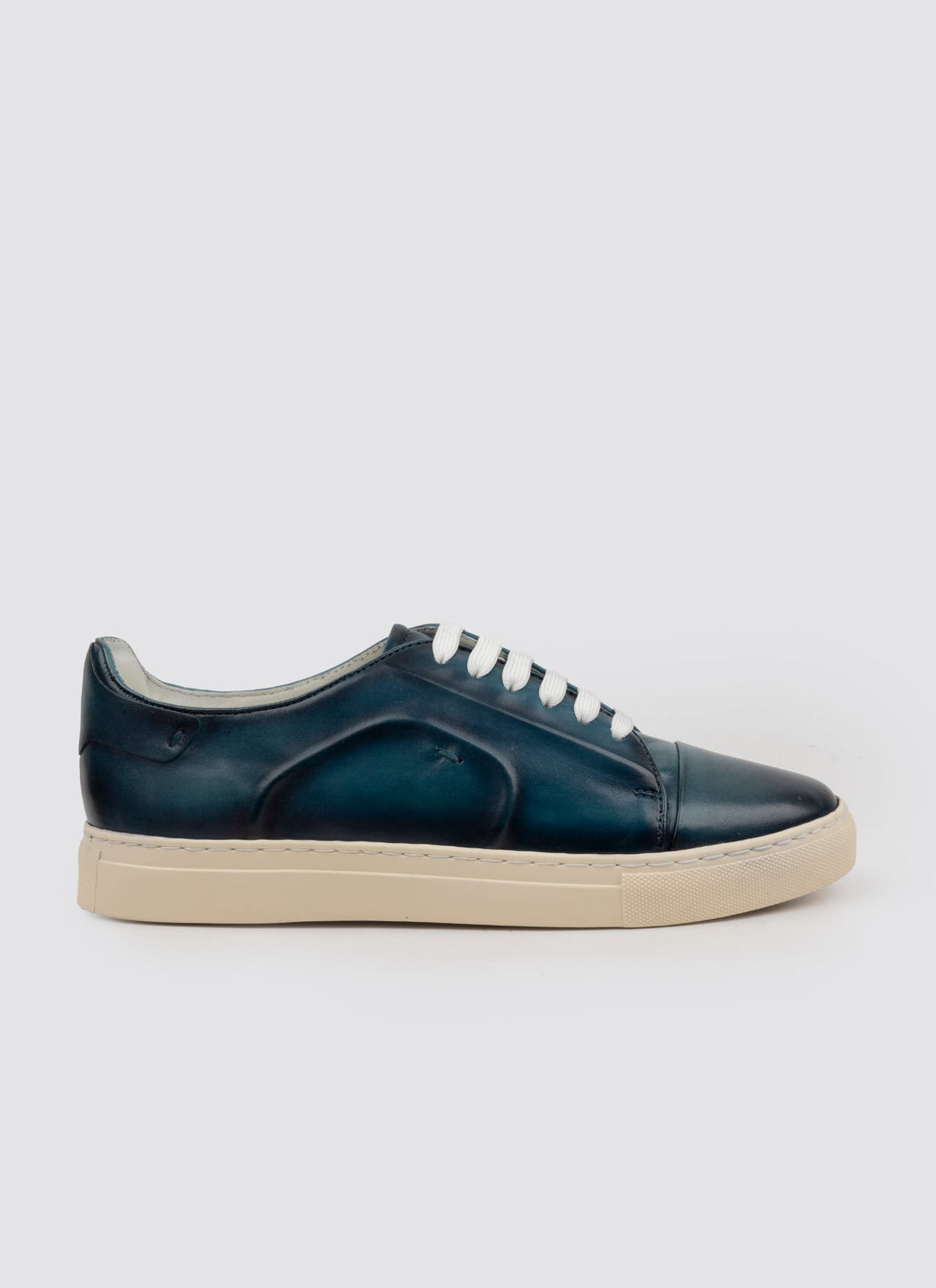 Kiana Sneaker